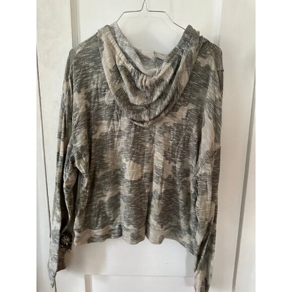 SO Women’s size x-large Camo Hoodie - Picture 6 of 6